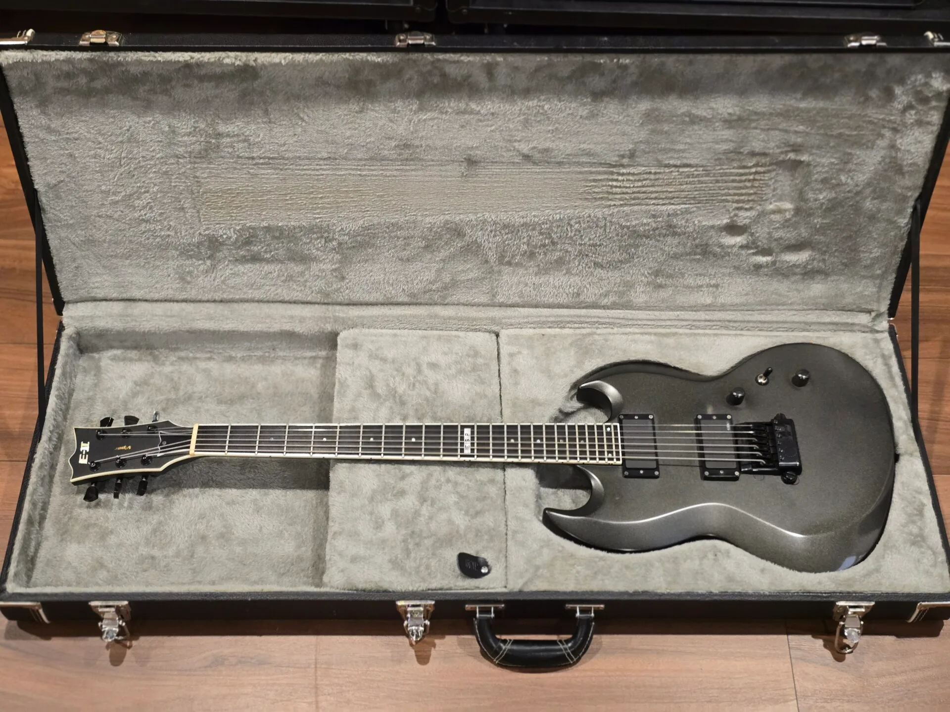 ESP E-II Viper Baritone – Image 3