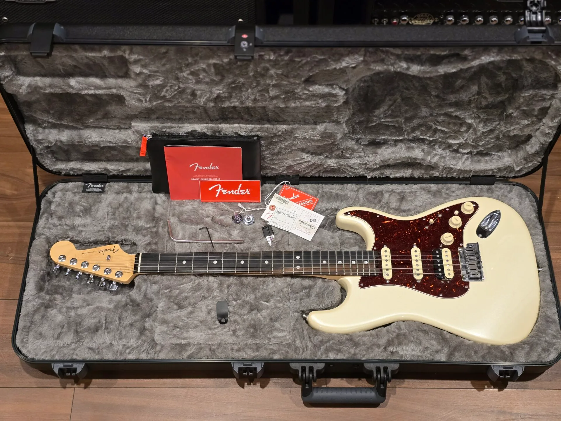 Fender American Elite Stratocaster HSS – Image 3
