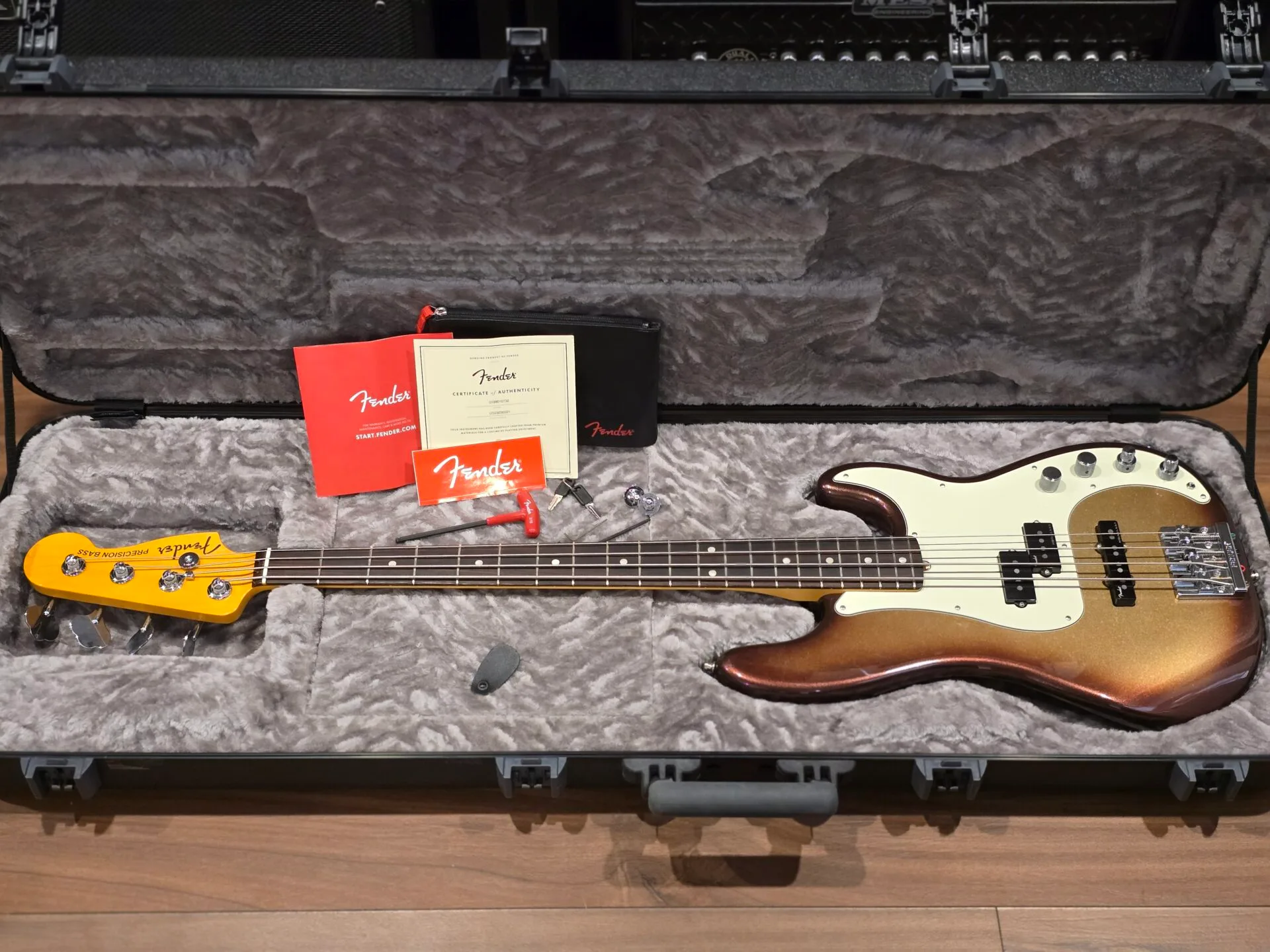 Fender American Ultra Precision Bass - Image 3